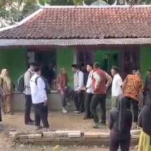 Peristiwa tragis terjadi di Desa Jogomulyo, Kecamatan Buayan, Kabupaten Kebumen, Selasa siang. Seorang pria berinisial SP (28) diduga menganiaya istrinya EP (33) dan ibu mertuanya PA (52) hingga meninggal dunia. Foto: Dani
