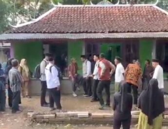 Peristiwa tragis terjadi di Desa Jogomulyo, Kecamatan Buayan, Kabupaten Kebumen, Selasa siang. Seorang pria berinisial SP (28) diduga menganiaya istrinya EP (33) dan ibu mertuanya PA (52) hingga meninggal dunia. Foto: Dani