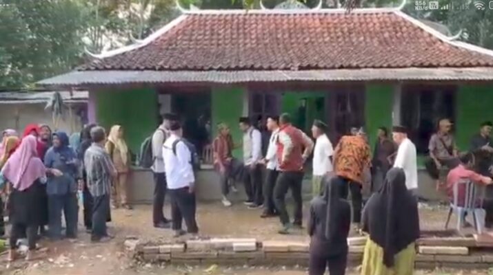 Peristiwa tragis terjadi di Desa Jogomulyo, Kecamatan Buayan, Kabupaten Kebumen, Selasa siang. Seorang pria berinisial SP (28) diduga menganiaya istrinya EP (33) dan ibu mertuanya PA (52) hingga meninggal dunia. Foto: Dani