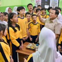 Hangat dan Penuh Semangat, Presiden Prabowo Berdialog dengan Siswa Penerima MBG