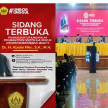 Foto Momen Abidin Fikri Wakil Ketua Komisi VIII DPR RI Saat Sidang Terbuka Program Doktor Hukum di Universitas Borobudur Jakarta