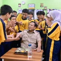 Sepiring makanan bergizi hari ini adalah langkah kecil menuju masa depan Indonesia yang lebih kuat.