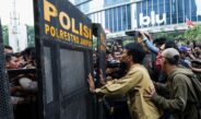 Polisi Tangkap 2 Pria Bawa Molotov Saat Demo di Jakarta