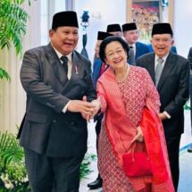 Momen Tawa Riang Prabowo dan Megawati di Upacara Hari Lahir Pancasila