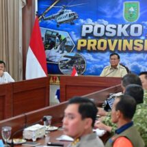 Tiba di Pekanbaru, Presiden Prabowo Evaluasi Penanganan Karhutla Riau dan Apresiasi Kinerja Tim di Lapangan