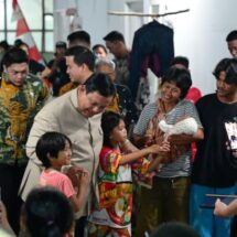Temui Warga Relokasi Senen, Presiden Prabowo Disambut Haru, Syukur, dan Doa