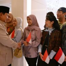 Presiden Prabowo Disambut Hangat Mahasiswa dan Diaspora Indonesia di New Delhi