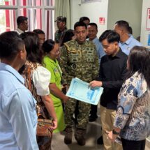 Wapres Gibran Kunjungi Anak yang Dirawat di RS Efarina Etaham dan RSU Amanda Berastagi di Karo