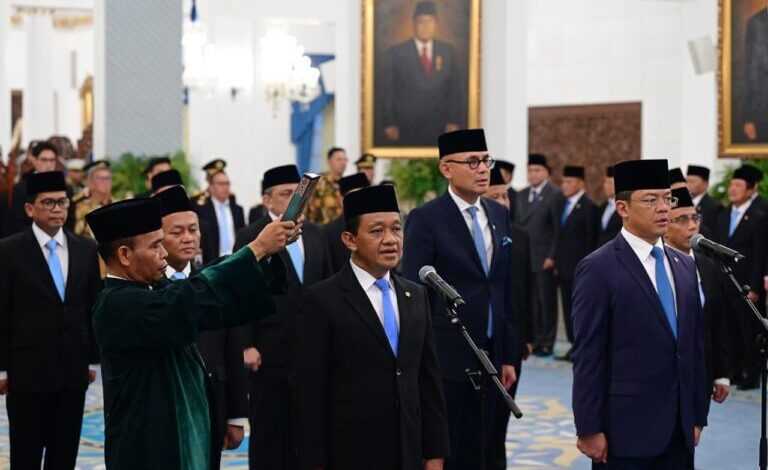 Presiden Prabowo Lantik 10 Menteri dan Wamen Baru Kabinet Merah Putih di Istana Negara