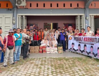 Peduli Warga Terdampak Kabut Asap, DPC Gerindra Kuansing Bagikan 1.000 Masker dan Sembako
