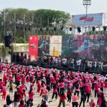 MERAH MUDA FEST 2026 di Lapangan Banteng Diikuti Lebih dari 1.000 Peserta Senam