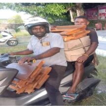 2 Tahun Jadi Senator DPD RI Asal Papua Barat, Lamek Dowansiba Tetap Rendah hati Layani Masyarakat Pakai Motor